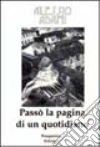 Passò la pagina di un quotidiano Passò la pagina di un quotidiano